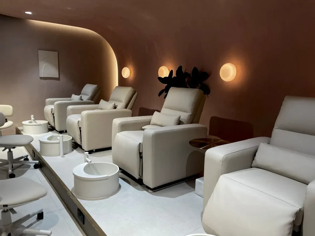 nail salon 1
