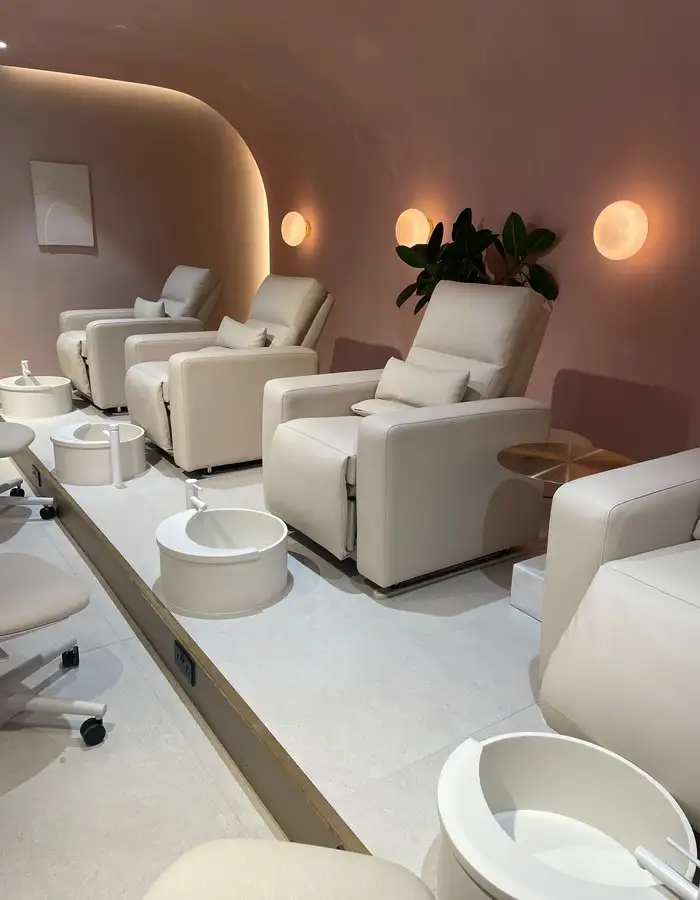 nail salon 3